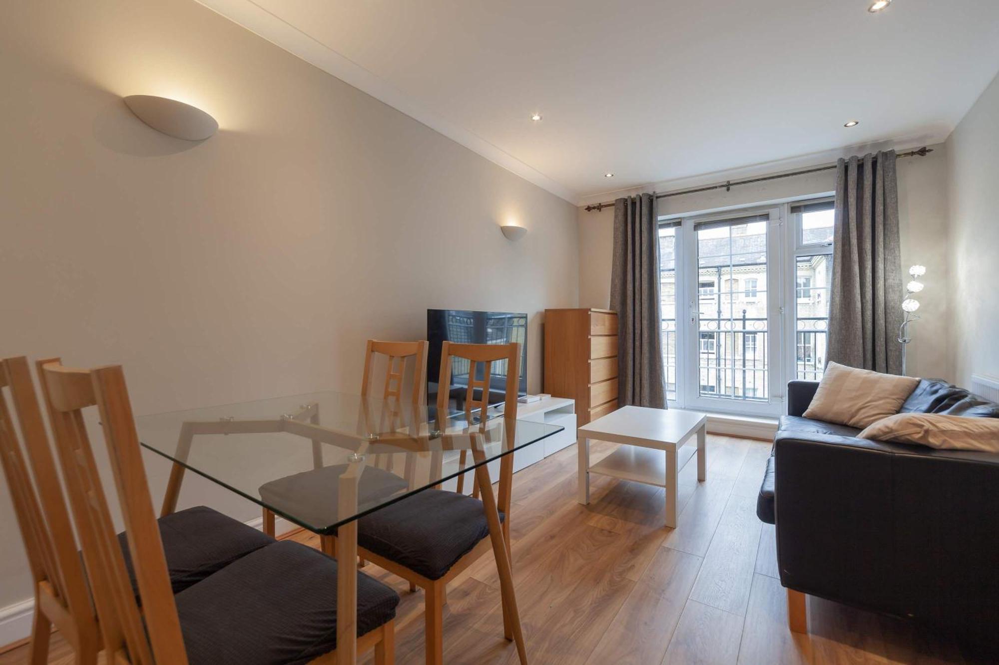 Spacious And Bright 2 Bed Tower Bridge Londra