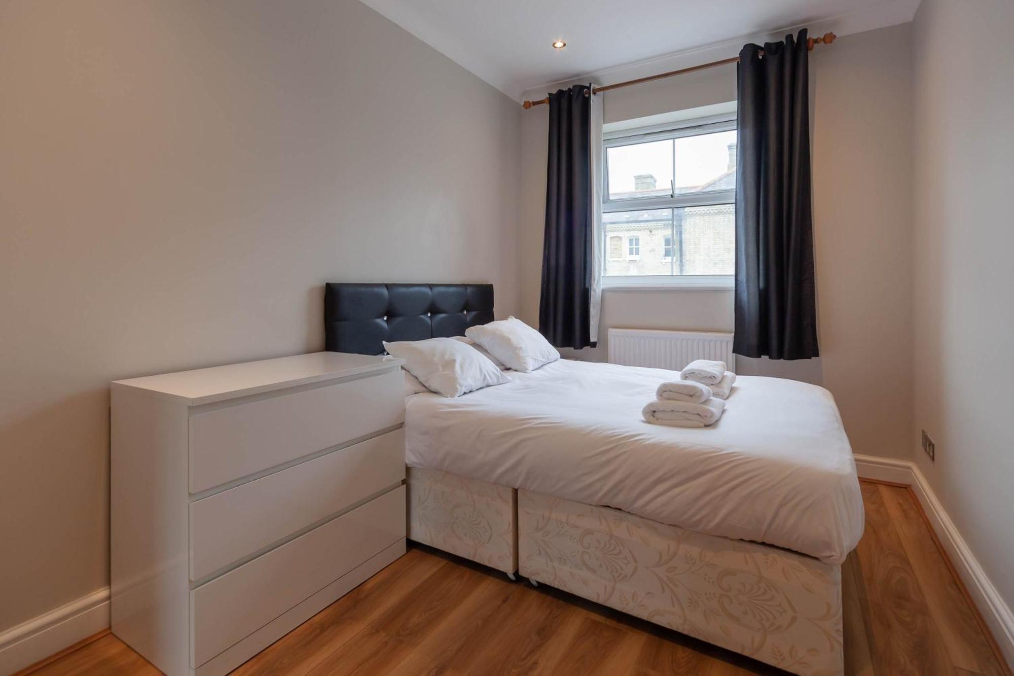 Spacious And Bright 2 Bed Tower Bridge * Londra